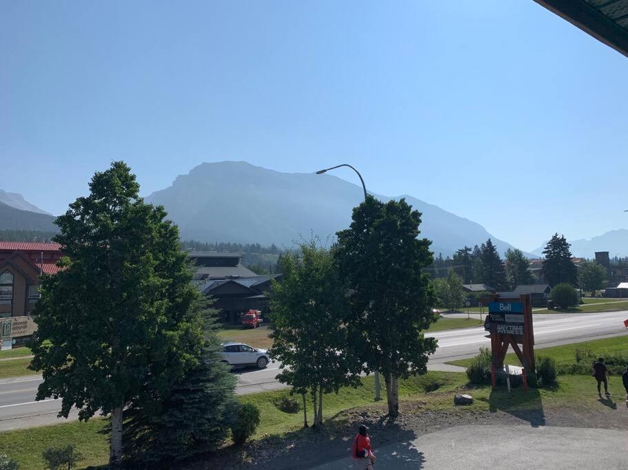 Mountain Modern Hideaway Apartment Canmore Exterior photo