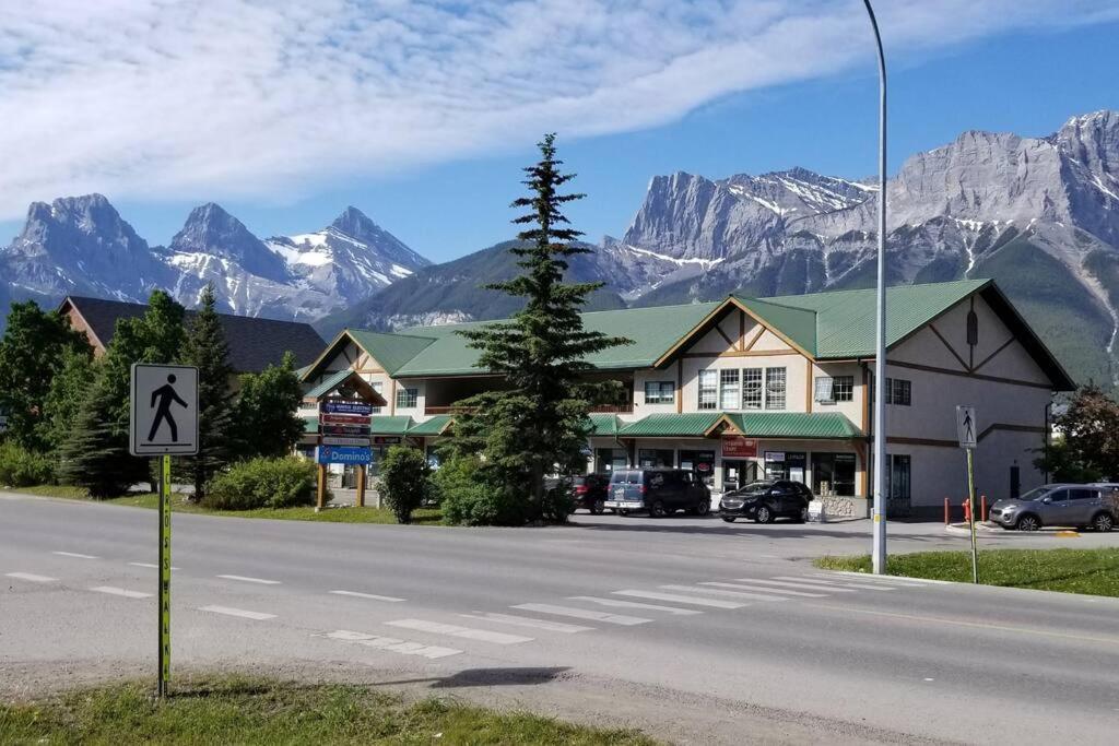 Mountain Modern Hideaway Apartment Canmore Exterior photo