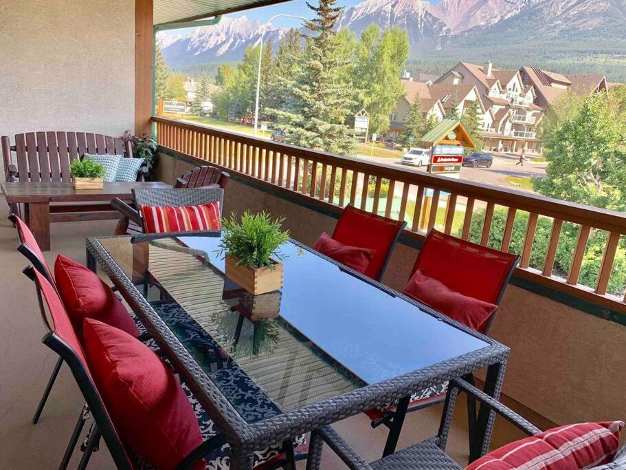 Mountain Modern Hideaway Apartment Canmore Exterior photo