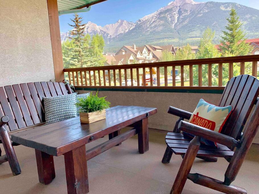 Mountain Modern Hideaway Apartment Canmore Exterior photo